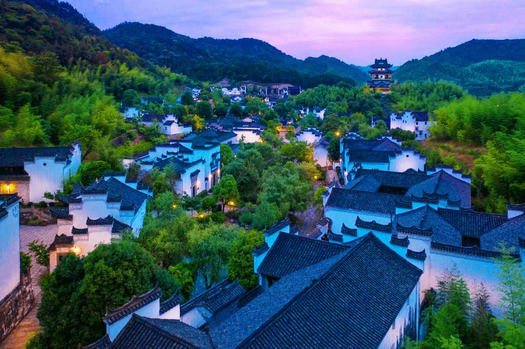 私汤冷泉畅泡！暑期¥499抢订森野度假酒店，连吃带住享旅拍+门票！近溯溪漂流！