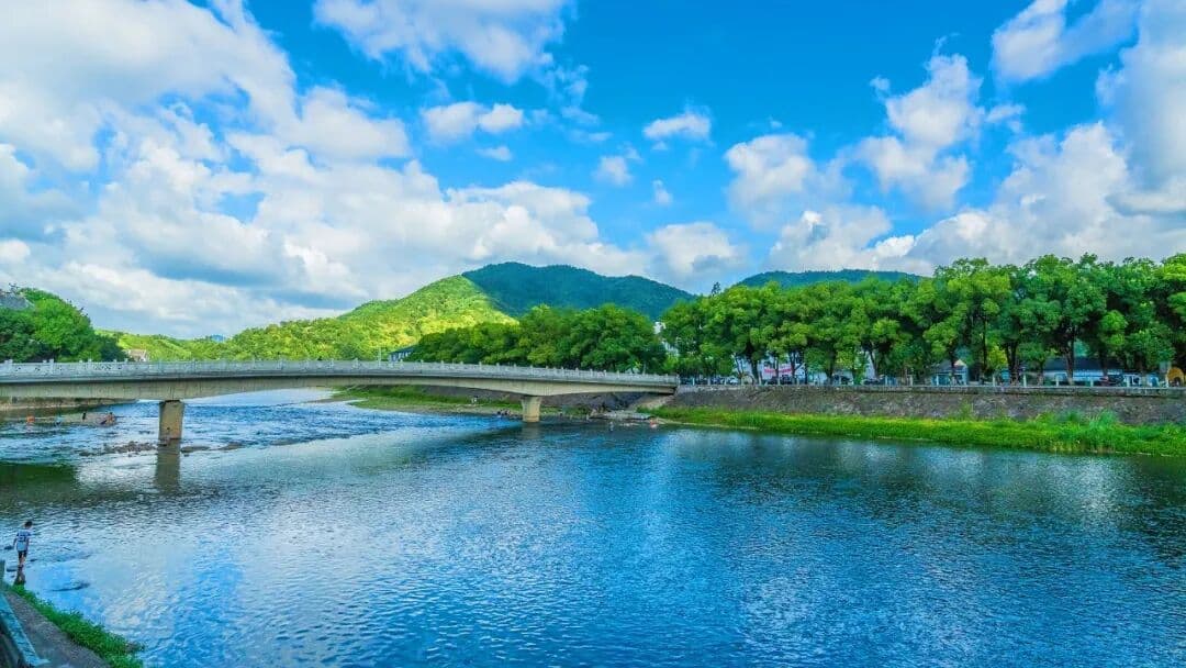 溯溪、漂流、观瀑！暑期不涨价2间夜￥699含清凉大礼包，双床房二娃友好，出门即景！